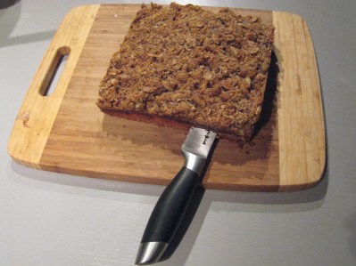 trust in kim - cutting bienenstich