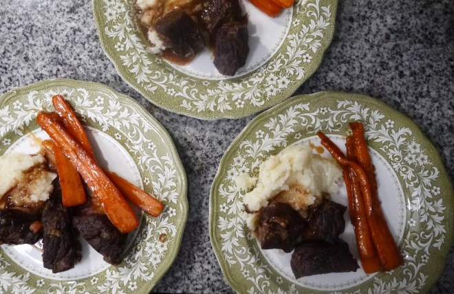 red wine braised short ribs - trustinkim.com